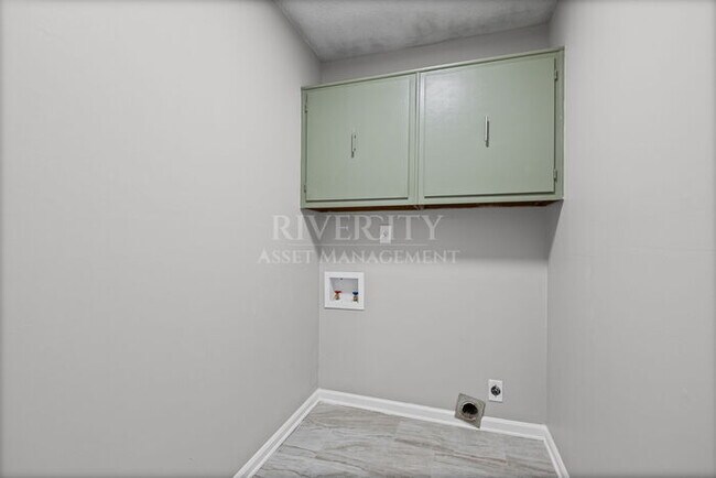 Building Photo - A Must See!!!! Located in a Premium Part of Town & Section 8 Welcomed!!