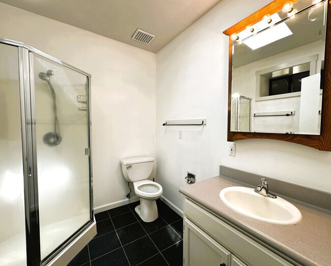 Building Photo - 907 Mustang Ct