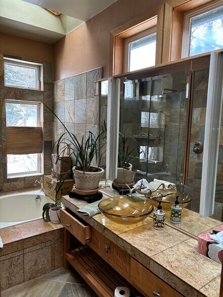 Building Photo - 703 Brown Dr