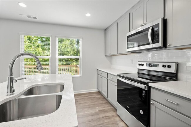 Building Photo - 1139 Lookout Ave NW