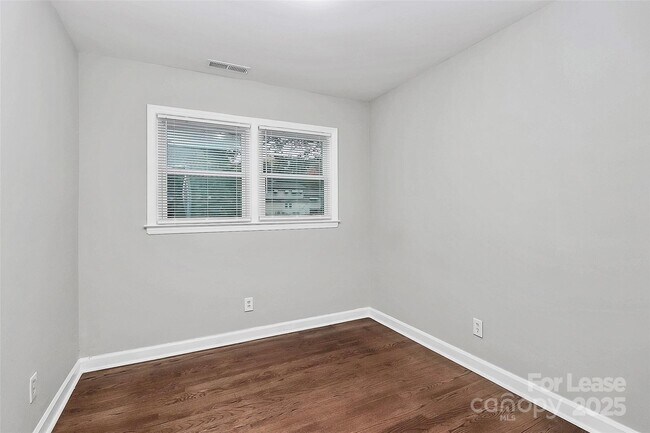 Building Photo - 911 Bannister Pl