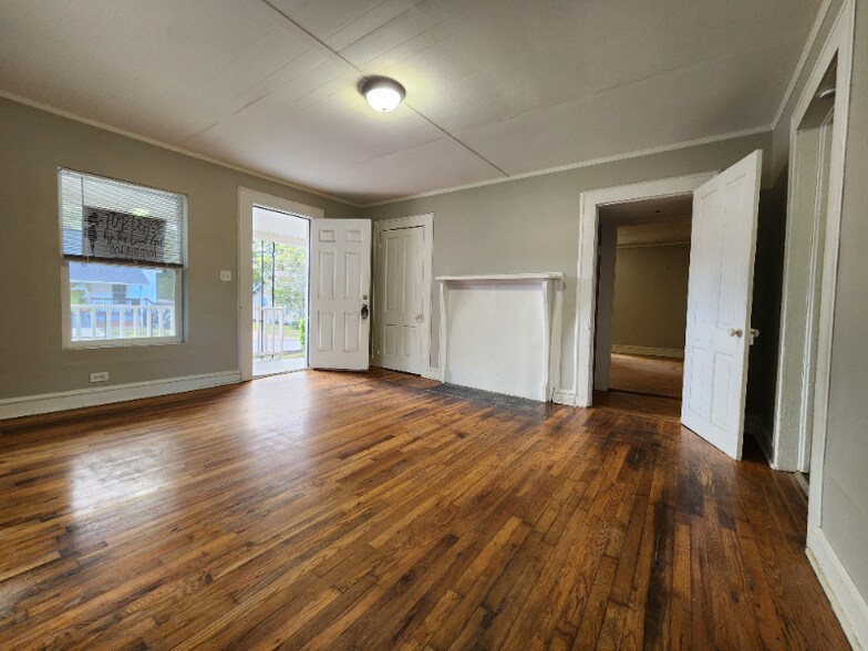 Building Photo - 237 Poole St