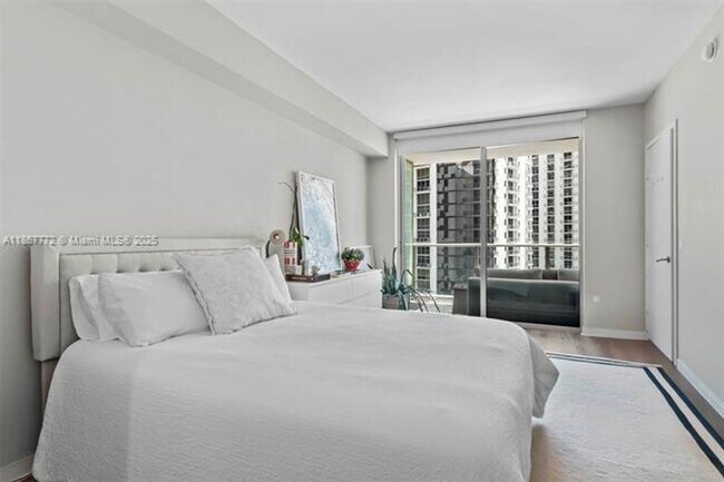 Building Photo - 1100 S Miami Ave