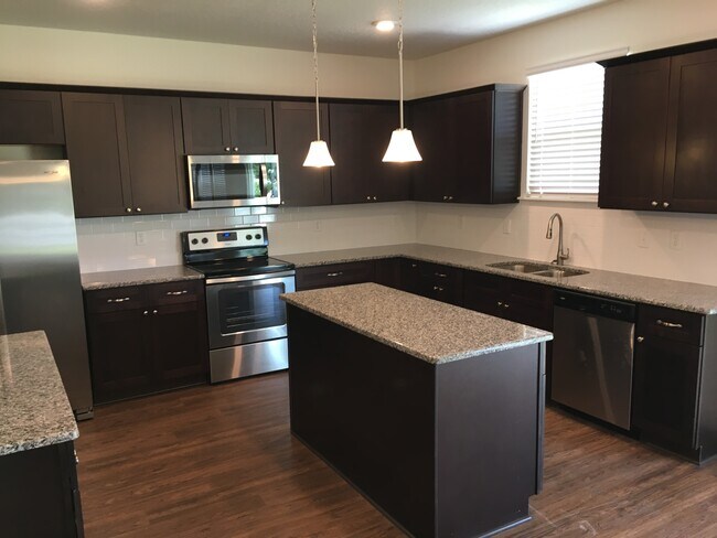 Building Photo - 3173 Creek Village Ln
