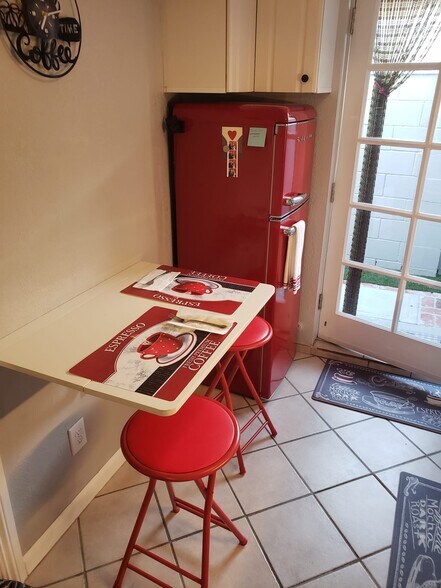 Kitchen - 737 W 19th St