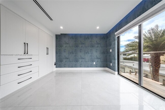 Building Photo - 5601 N Ocean Dr