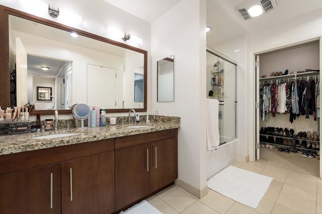 Building Photo - Luxury Condo at Park Terrace