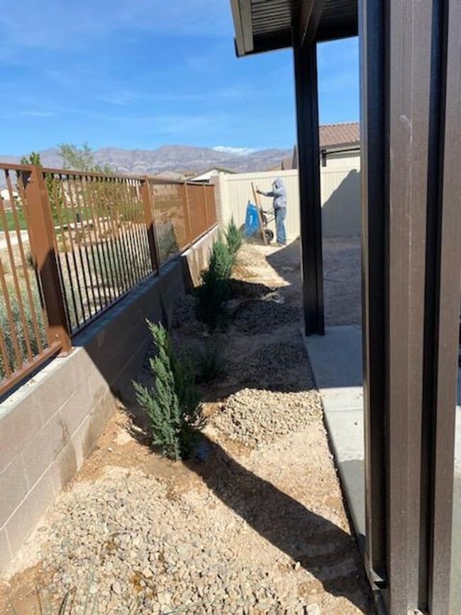 Building Photo - GORGEOUS SINGLE STORY WITH MANY UPGRADES*3 BEDROOMS*DEN!