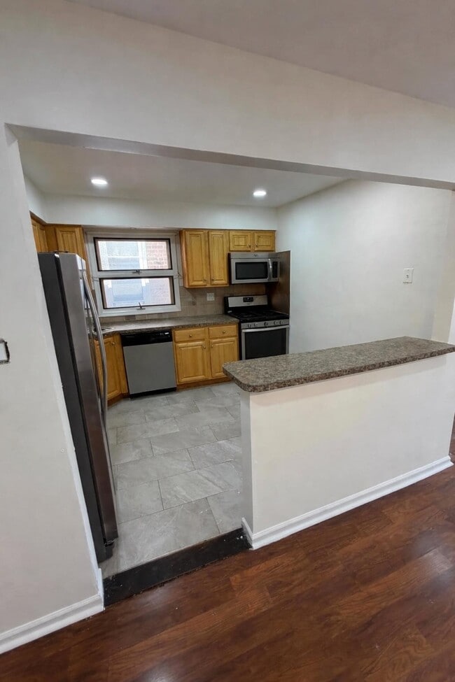 Building Photo - 293 Avenue C