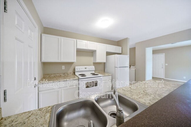 Building Photo - 306 E Cheryl Dr