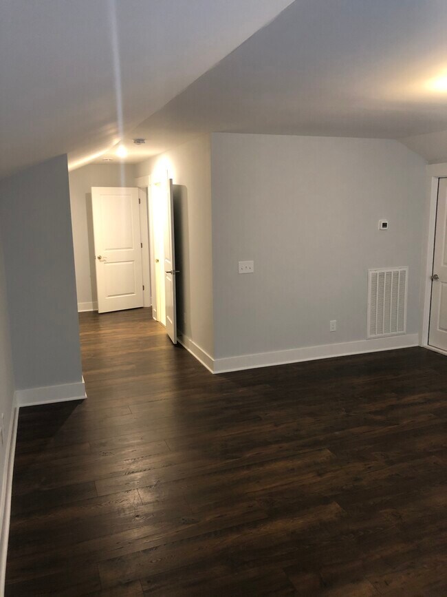 Huge 15x20 Upstairs Bedroom with En Suite Bathroom - 5100 Gracious Drive