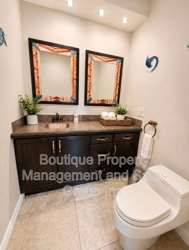 Building Photo - 7334 Marina Pacifica Dr N