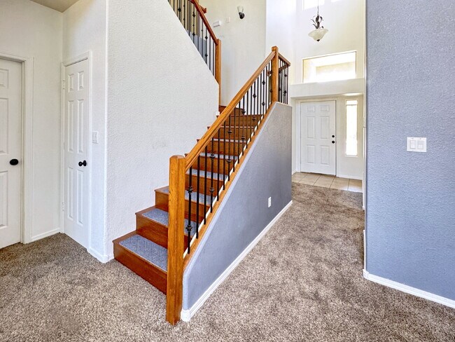 Building Photo - Stunning Cabezon Area Home!