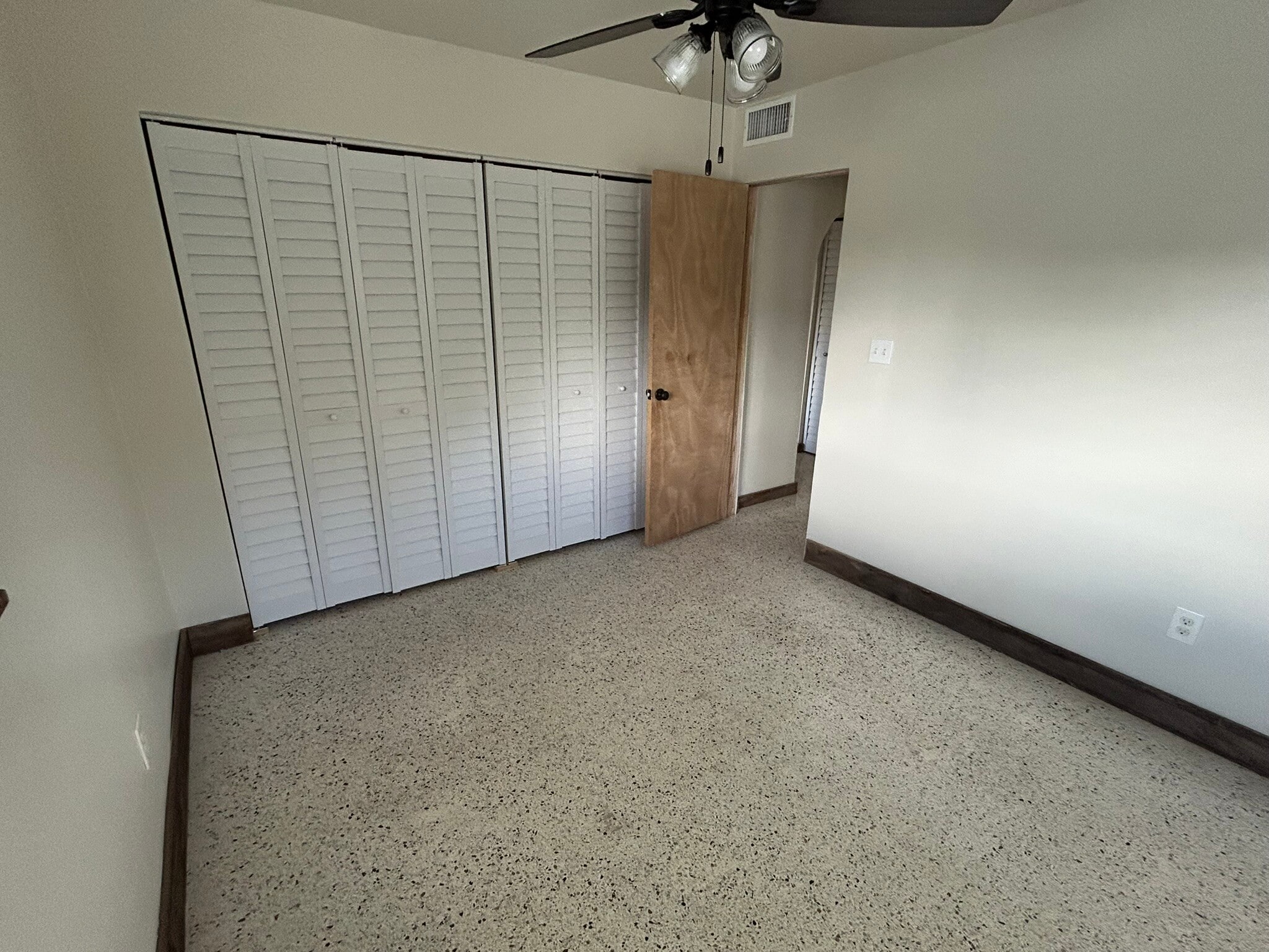 Building Photo - 910 SW 4th Ave