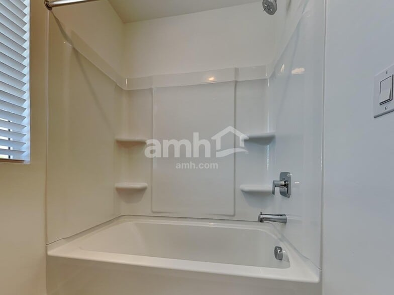 Building Photo - 9612 Harkes Dr