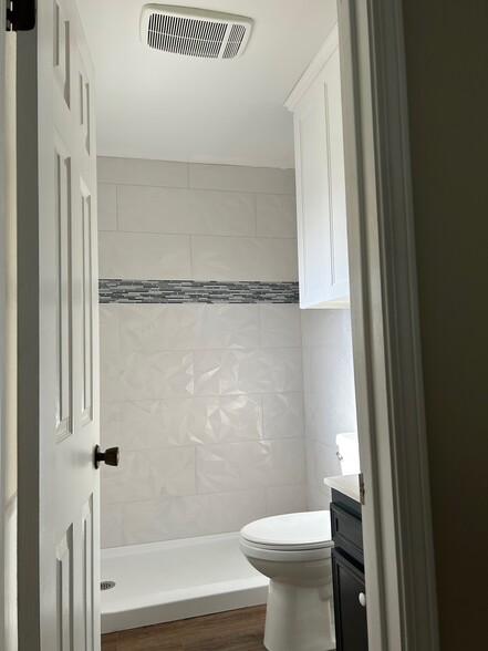 Master Bathroom - 2856 Woodbrook Dr