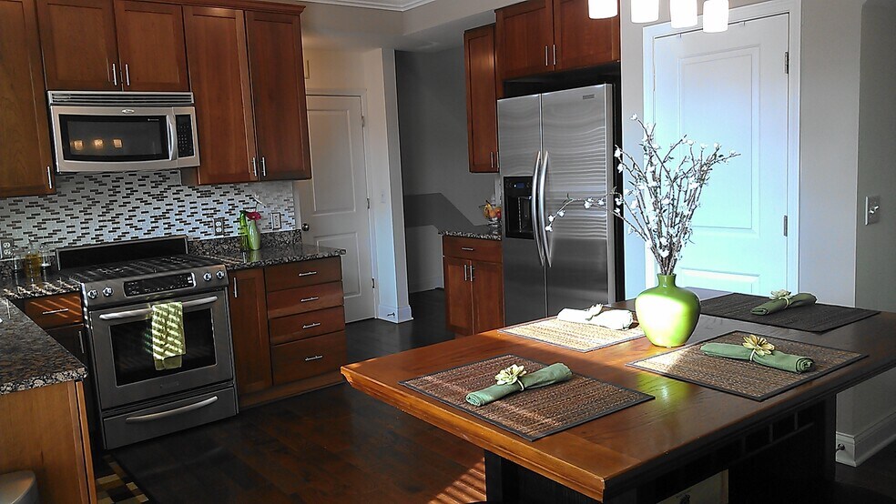 Kitchen - 524 Allard Pl