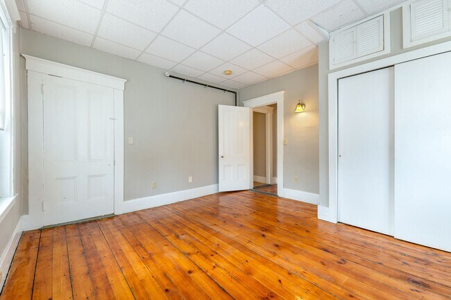 Building Photo - 96 Broadway