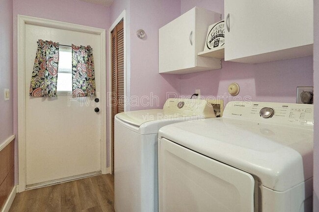 Building Photo - 18080 Sycamore Dr W