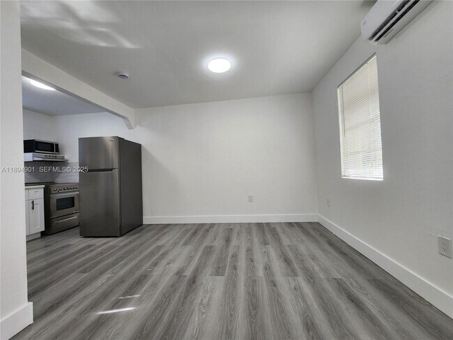 Building Photo - 5934 Buchanan St