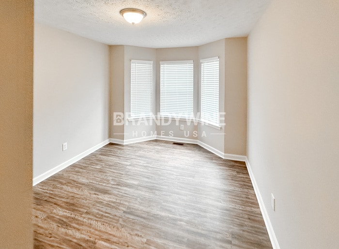 Building Photo - 2757 Sanibel Ln SE