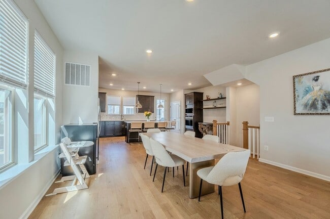 Building Photo - 813 Sawback Sq NE