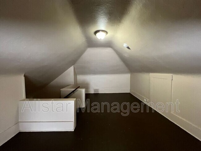 Building Photo - 284 Gordon Dr