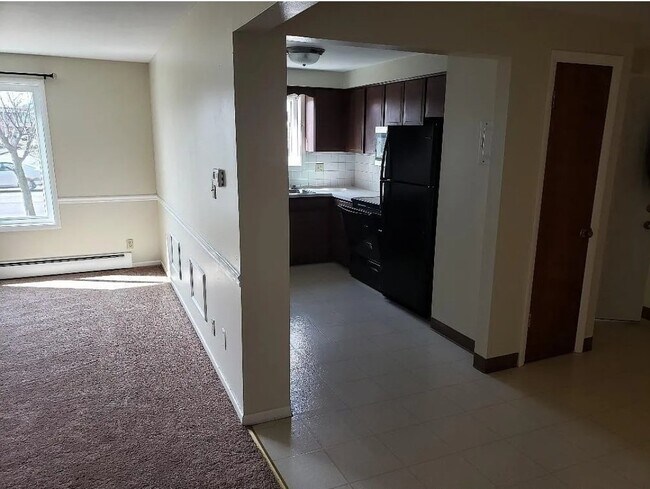 Building Photo - 320 Meadow Dr