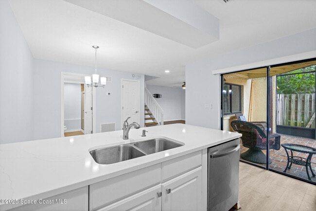Building Photo - 8753 Live Oak Ct