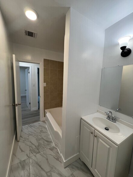 Building Photo - 515 Allen Ave