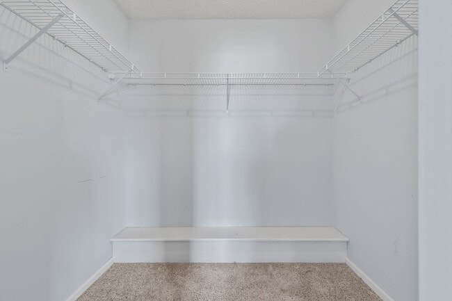 Building Photo - 3 Bedroom 2 Bathroom Home