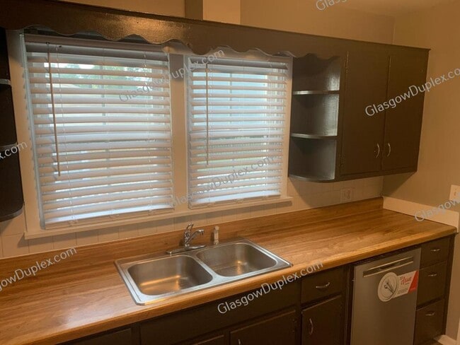 Building Photo - 215 Marion Dr