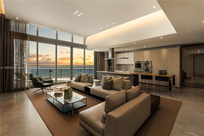Primary Photo - 15701 Collins Ave