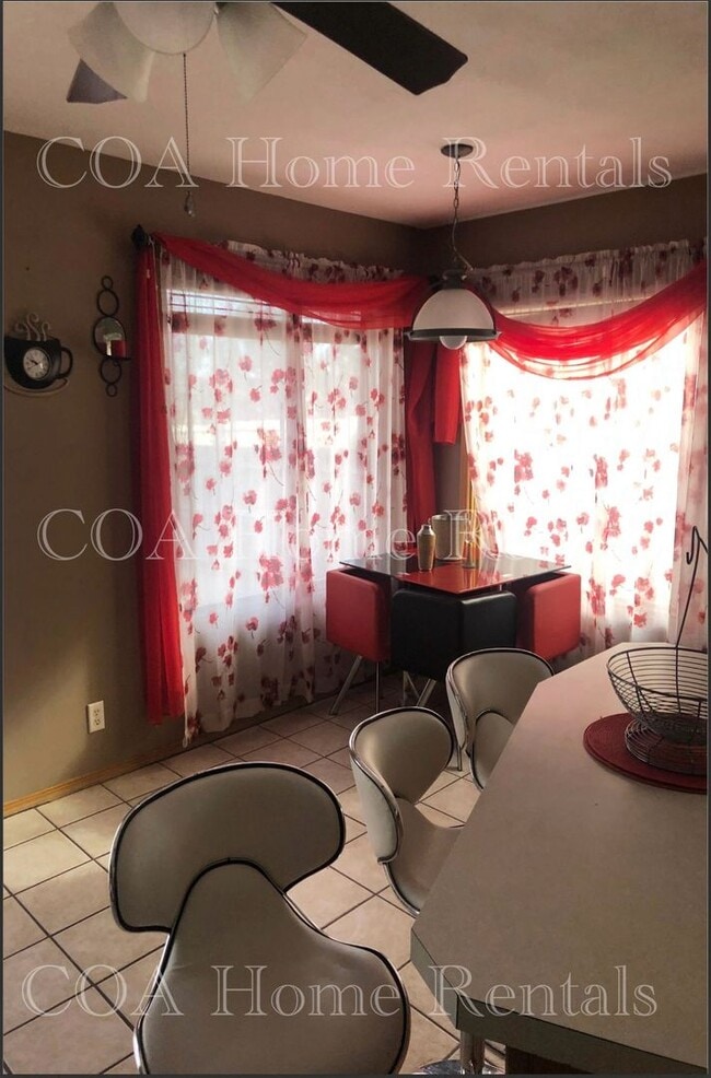 Building Photo - East Side Location