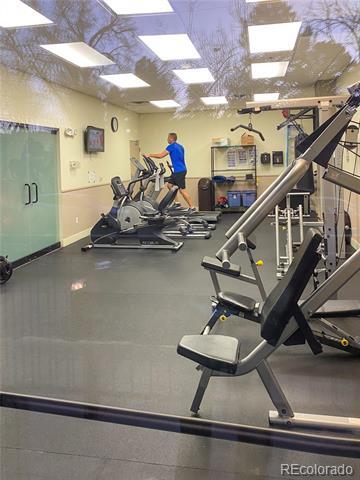 Building Photo - 2240 Clay St