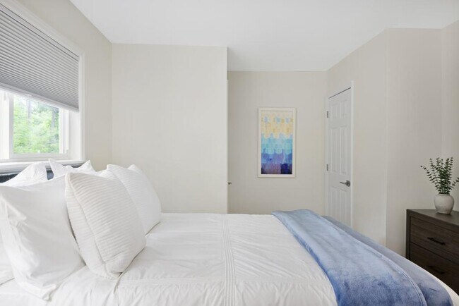 Building Photo - 1309 Hudson Ave