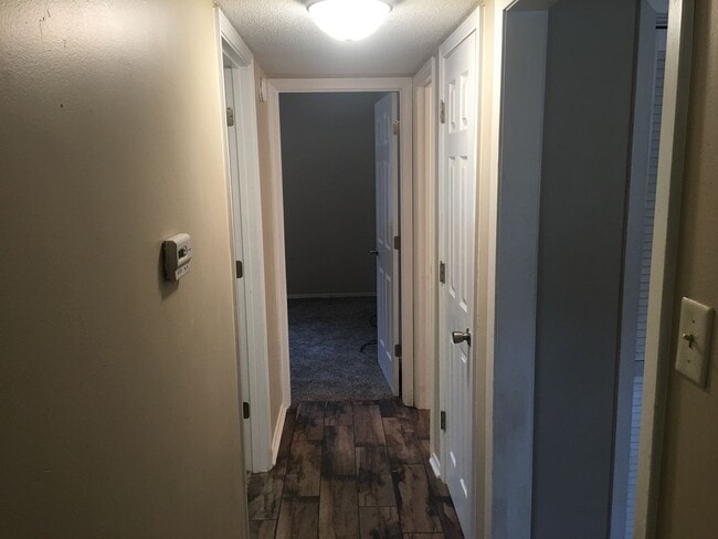Building Photo - 3 Bed 1 Bath Home