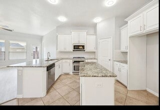 Building Photo - 725 Gray Washington Dr