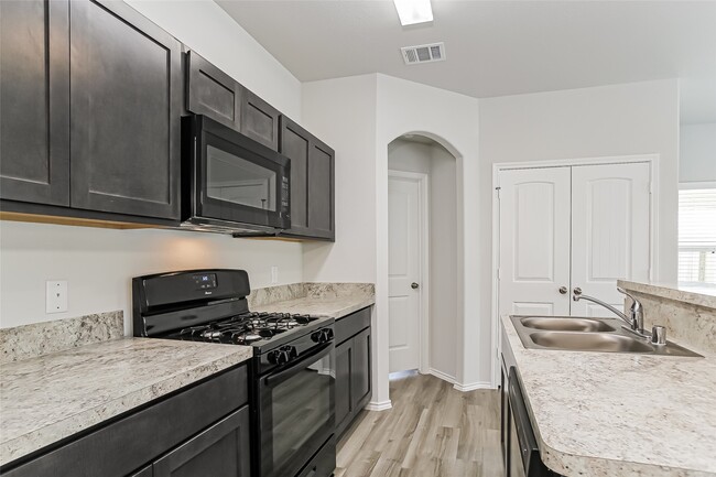 Building Photo - 22441 Clear Castle Dr