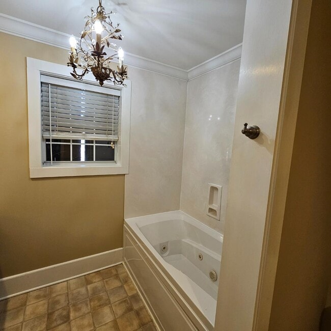 Building Photo - 1007 LA-20