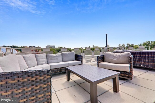 Building Photo - 4000 Tunlaw Rd NW