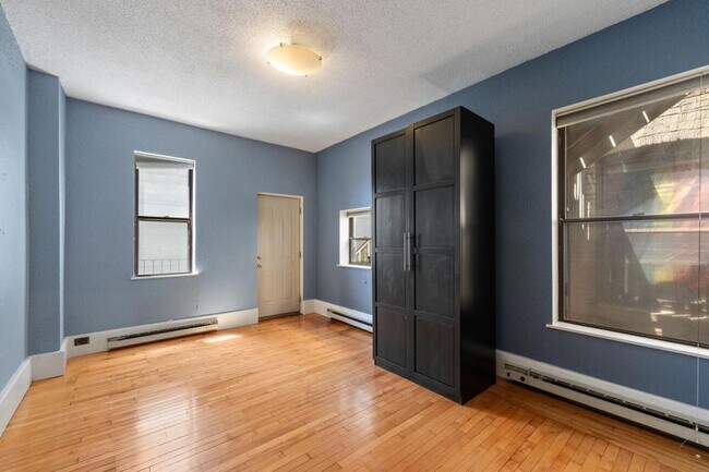 Building Photo - 609 S 9th St