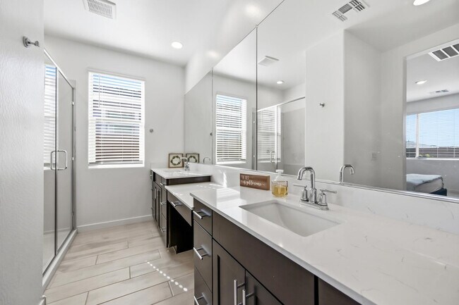 Building Photo - 2053 W Sienna Bouquet Pl