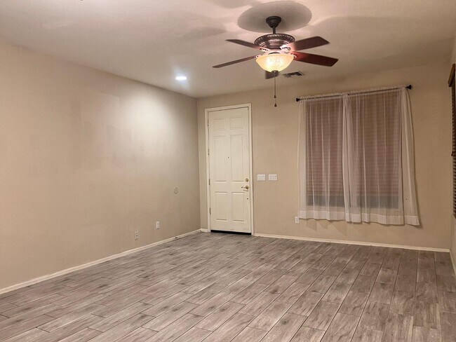 Building Photo - 3107 E Kingbird Pl