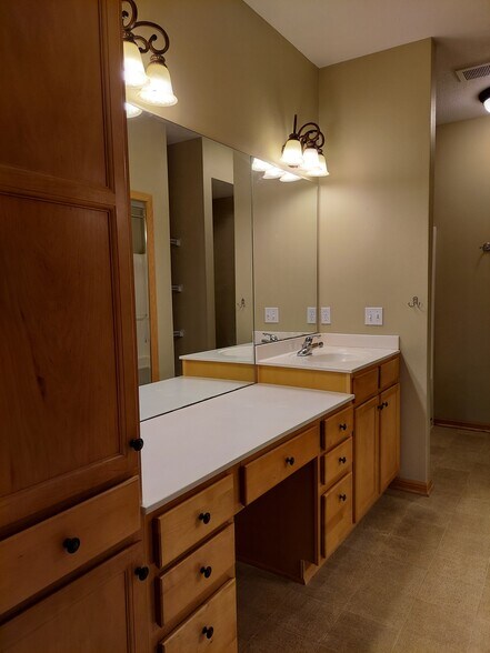 Building Photo - 2425 Aspen Rd