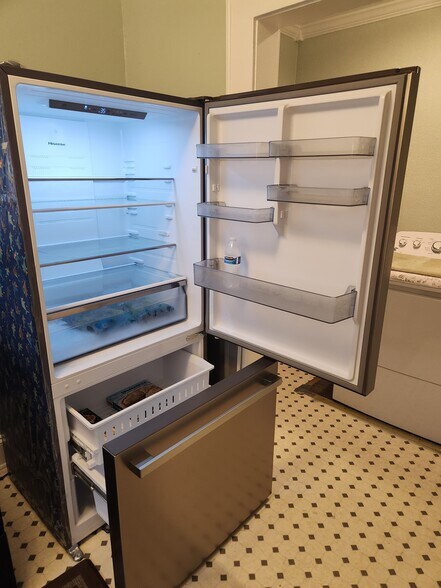 fridge Unit A - 705 W Markham Ave