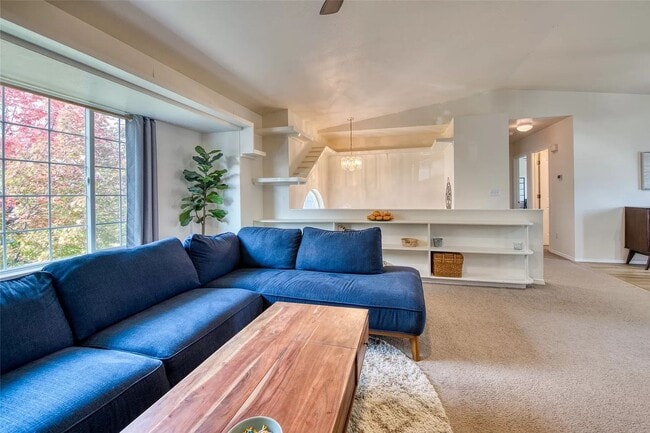Building Photo - Spacious 4 bed/ 3 bath Hamilton Home