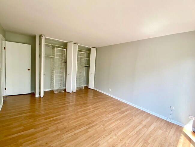 Building Photo - 5810 Oakwood Dr
