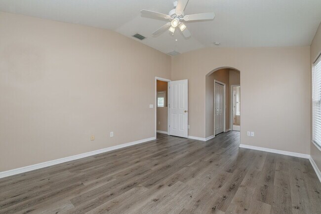 Building Photo - 2613 Palesta Dr