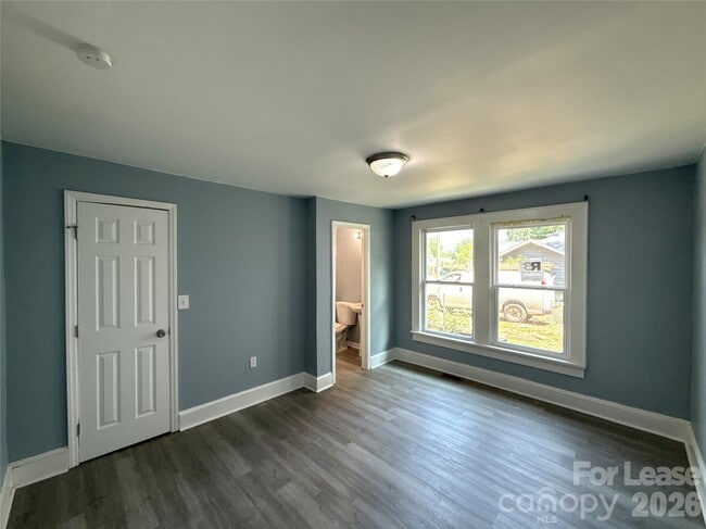 Building Photo - 207 Bradford Dr